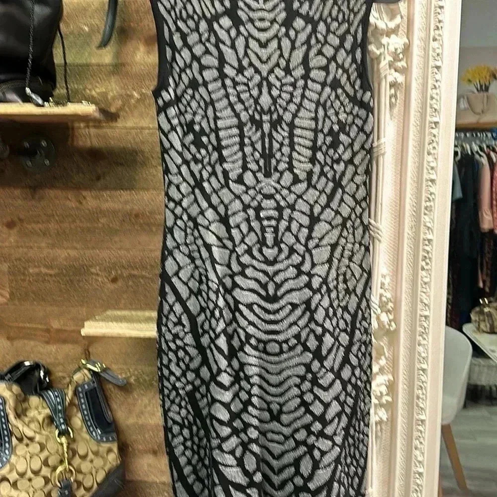 CARMEN Marc Valvo Valentine Black & Gray Knit Dress with Cap sleeves Size Small - Picture 8 of 11